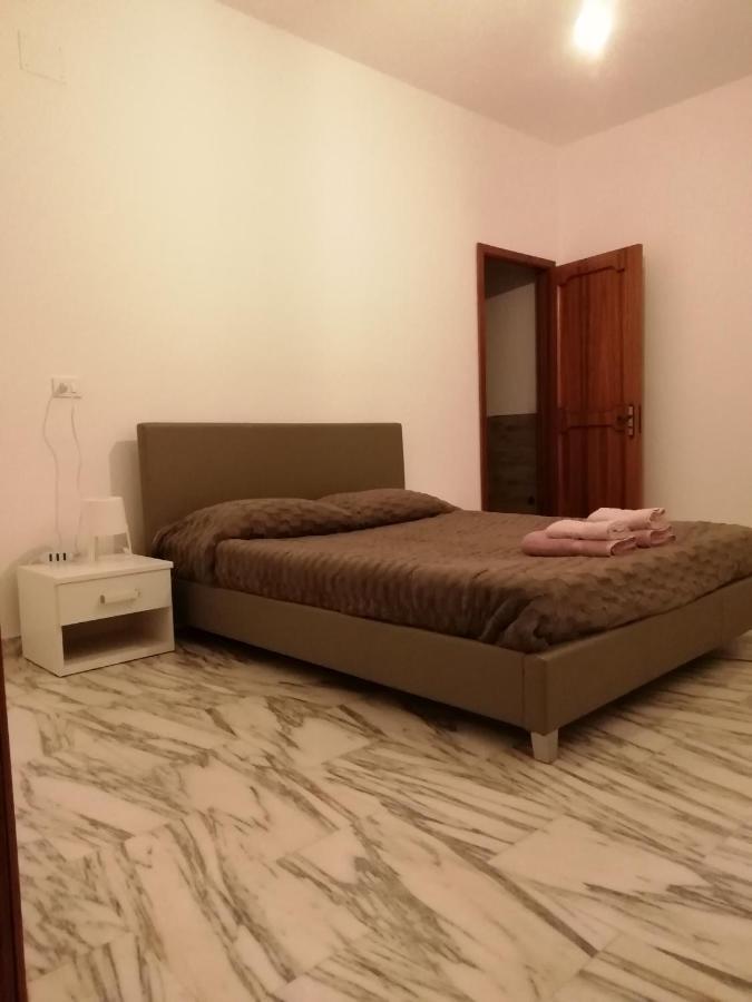 Thomas'S Home - Appartamento A Comiso Extérieur photo
